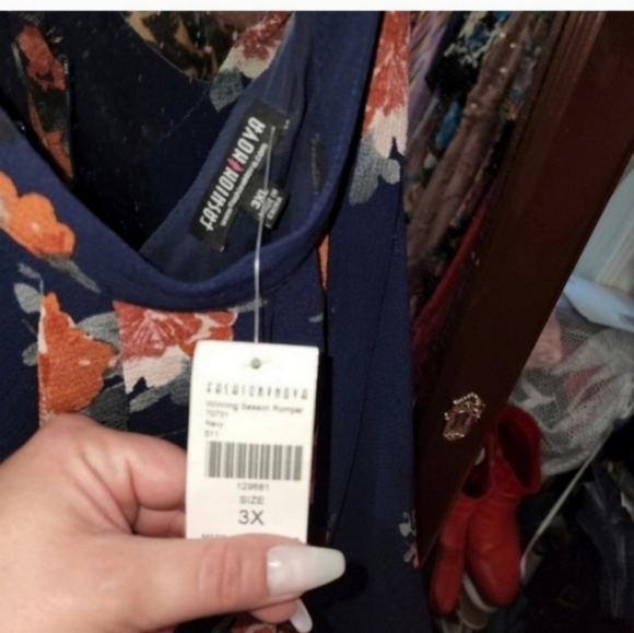 Nwt Fashion nova 3x floral romper - Picture 4 of 4